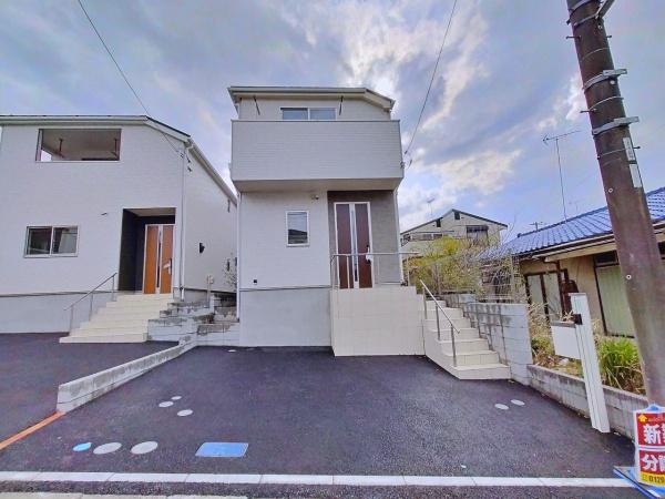 緑区新築戸建　リビング階段　ファミクロ　納戸