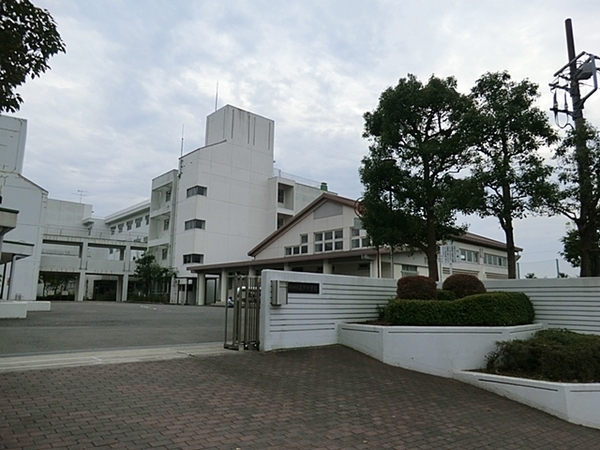 横浜市栄区庄戸2丁目の中古一戸建て(横浜市立庄戸中学校)