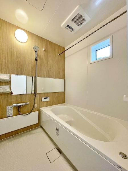 港南区新築戸建　床暖房　ファミクロ　リビング階段