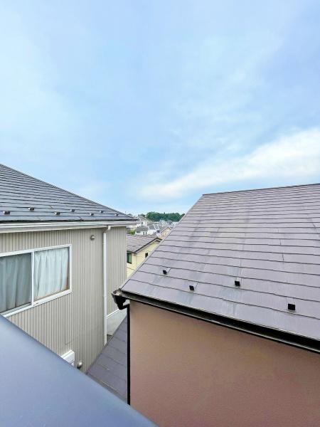 港南区新築戸建　床暖房　ファミクロ　リビング階段