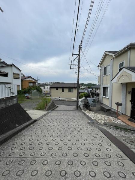 港南区新築戸建　床暖房　ファミクロ　リビング階段
