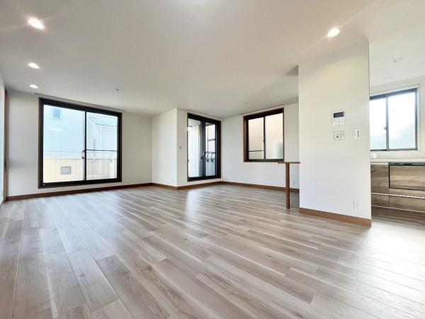 藤沢市新築戸建LDK23帖南面バルコニー