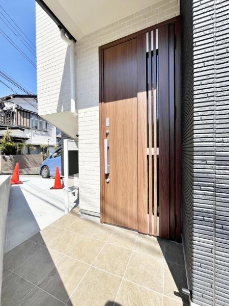港南区新築戸建ビルトイン車庫角地吹抜け