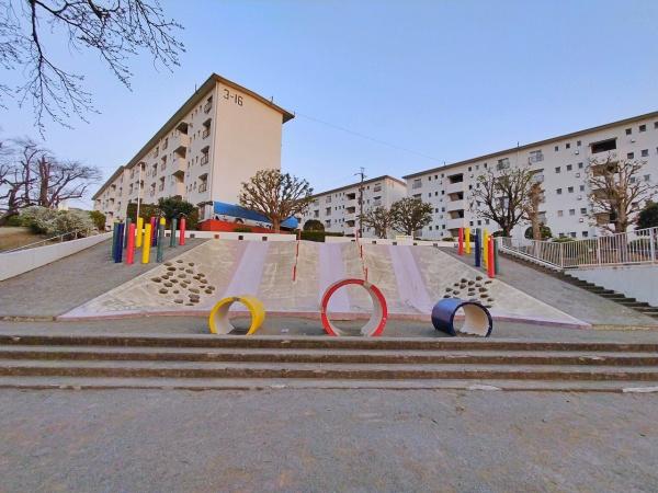 左近山団地３街区３号棟