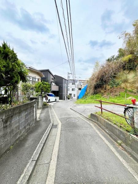 【6号棟】栄区新築戸建　WIC　南BL　リビング階段