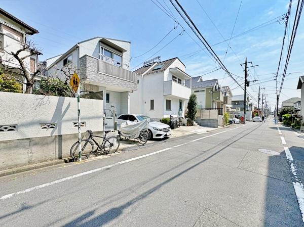 太田区中古戸建駅徒5分床暖房リビング階段