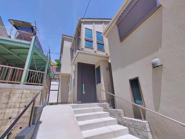 金沢区新築戸建　LDK18帖　和室　ロフト　屋上