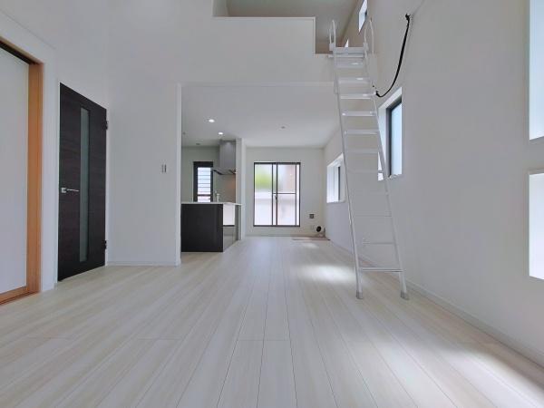 金沢区新築戸建　LDK18帖　和室　ロフト　屋上