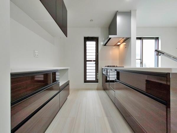 金沢区新築戸建　LDK18帖　和室　ロフト　屋上