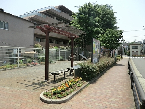 品川区新築戸建　リビング階段　南面バルコニー(上神明児童遊園)