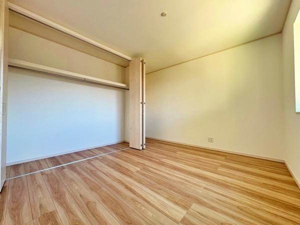 旭区新築戸建ビルトイン車庫LDK19帖駅歩5分(洋室)