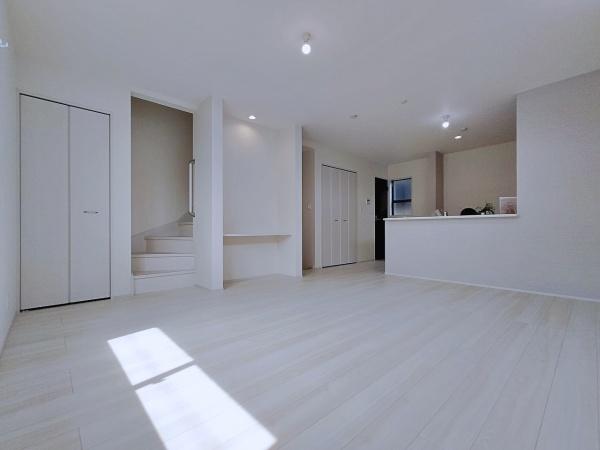 【2号棟】川崎市新築戸建対面キッチンビルトイン車庫