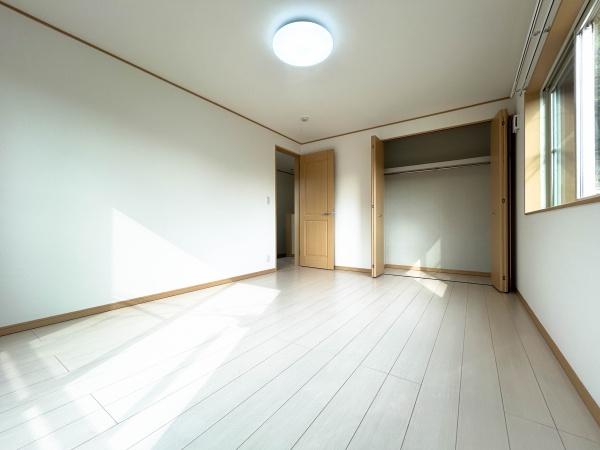 三浦郡葉山町長柄の中古一戸建て