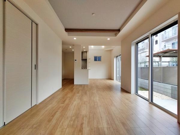 【1号棟】藤沢市新築戸建2台駐車可LDK18帖WIC