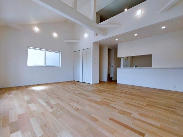 【2号棟】港南区新築戸建WIC和室ビルトイン車庫