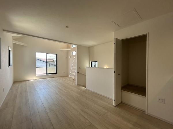 【1号棟】葉山町新築戸建カースペ2台吹抜け納戸