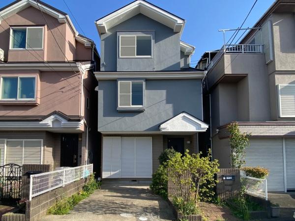 鎌倉市中古戸建リノベリビング階段駅まで平坦