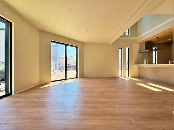 【2号棟】藤沢市新築戸建　LDK20帖　吹抜け　WIC