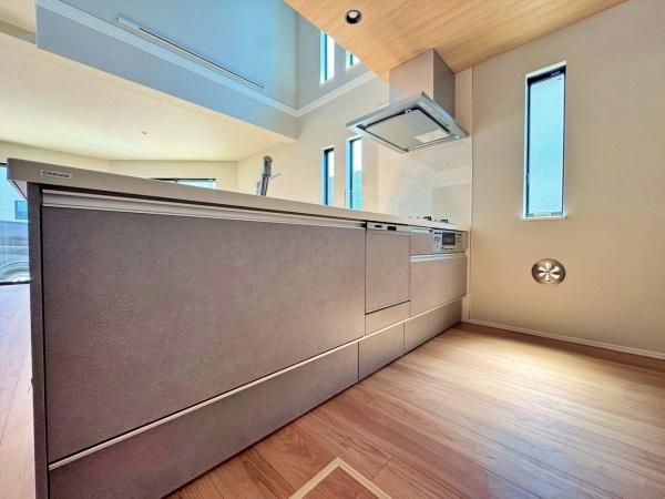 【2号棟】藤沢市新築戸建　LDK20帖　吹抜け　WIC