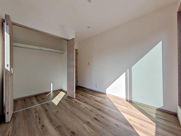 川崎市新築戸建2台駐車可床暖房LDK20帖WIC