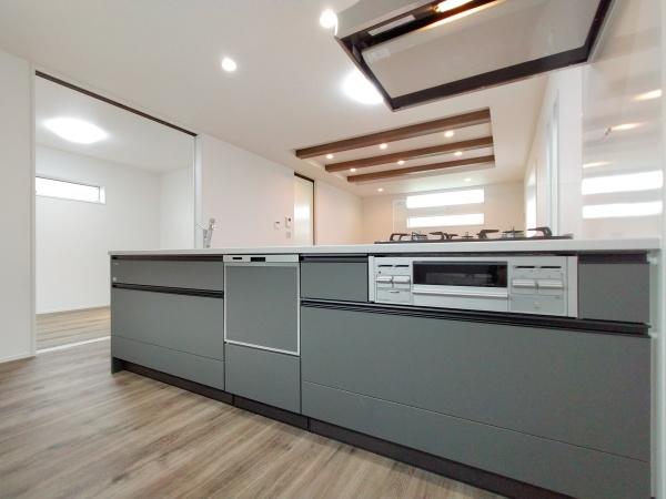 南区新築戸建　ビルトイン車庫　WIC