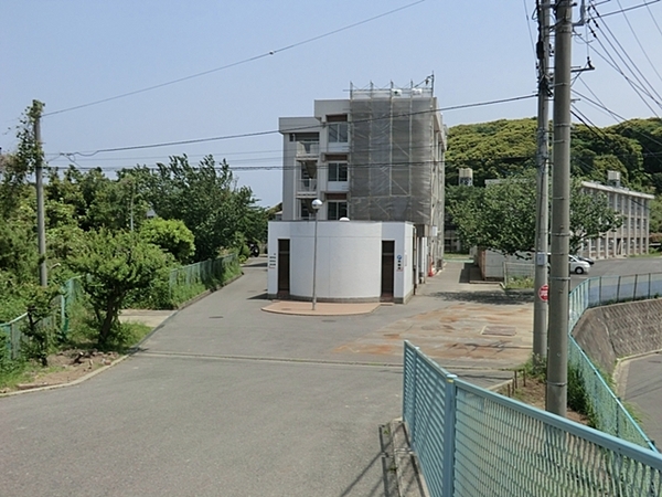 横須賀市新築戸建地下車庫ワイドバルコニー(横須賀市立浦賀中学校)