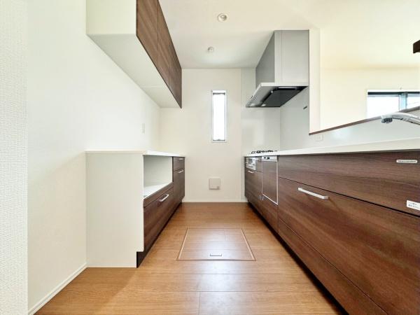 【1号棟】藤沢市新築戸建　LDK19帖　パントリー