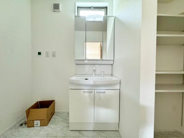 【2号棟】藤沢市新築戸建　LDK19帖　パントリー