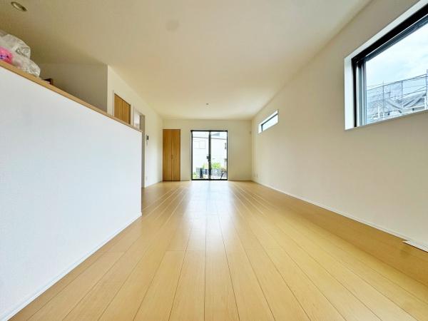 【2号棟】藤沢市新築戸建　LDK19帖　パントリー
