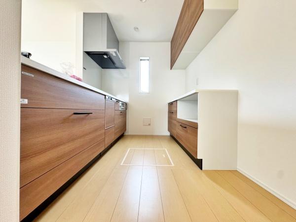 【2号棟】藤沢市新築戸建　LDK19帖　パントリー