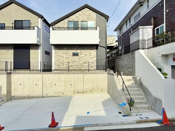 【2号棟】金沢区新築戸建　LDK20帖　WIC　リビング階段