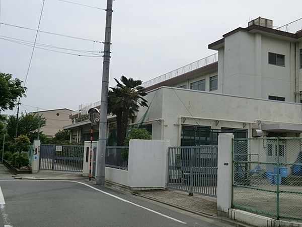 【3号棟】大田区新築戸建 書斎 床暖房 納戸(大田区立蓮沼中学校)