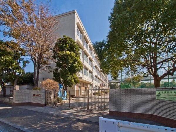 【4号棟】中区新築戸建リビング階段 納戸(横浜市立本牧南小学校)