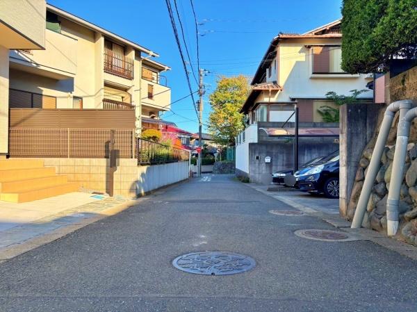 【3号棟】藤沢市新築戸建LDK18帖納戸カードキー(前面道路含む現地写真)