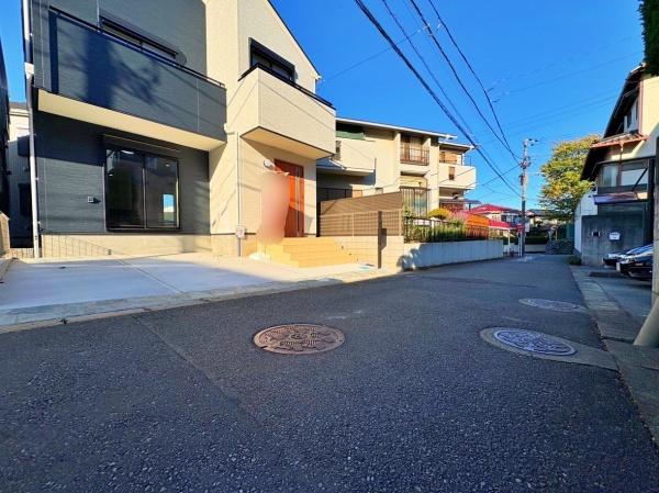 【3号棟】藤沢市新築戸建LDK18帖納戸カードキー(前面道路含む現地写真)