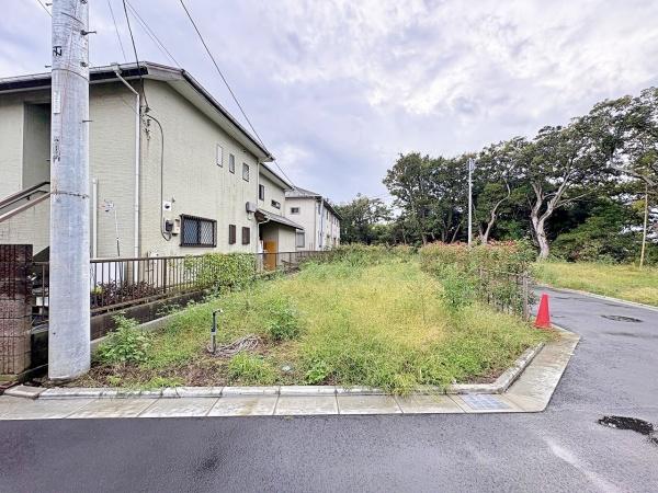 【B区画】藤沢市売地　建築条件なし　2台駐車可　角地