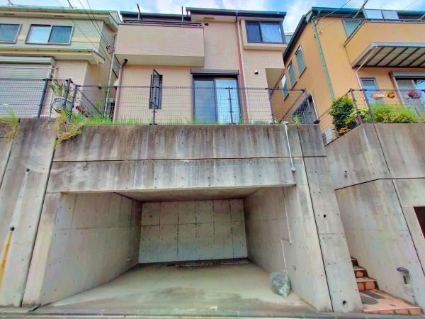 磯子区中古戸建駅徒5分大型地下車庫2台駐車可