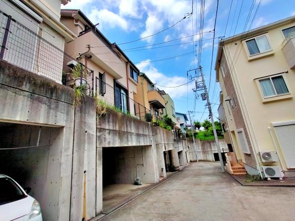磯子区中古戸建駅徒5分大型地下車庫2台駐車可