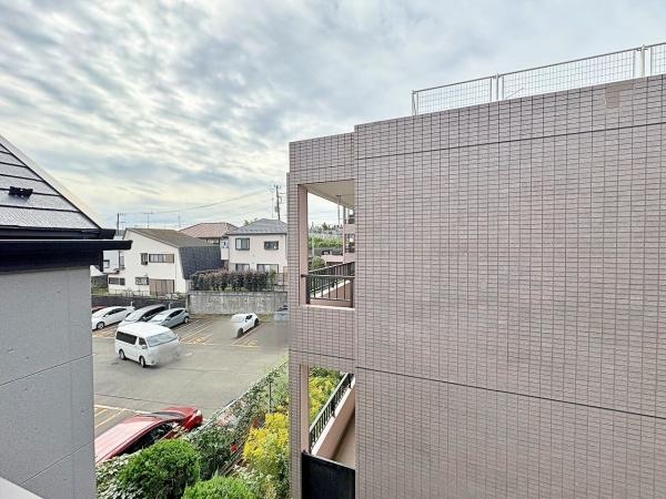 【2号棟】神奈川区新築戸建 ビルトイン車庫 吹抜(前面道路含む現地写真)
