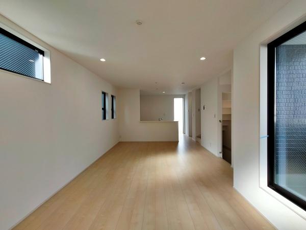 【2号棟】大和市新築戸建　LDK20帖　ビルトイン車庫