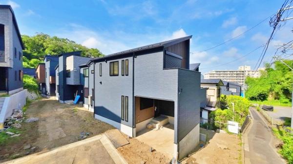 【1号棟】栄区新築戸建　LDK18帖　SIC　南面バルコニー