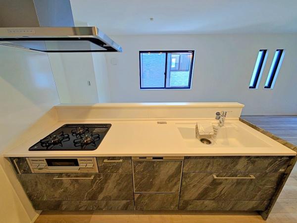 【2号棟】栄区新築戸建　WIC　納戸　南面バルコニー