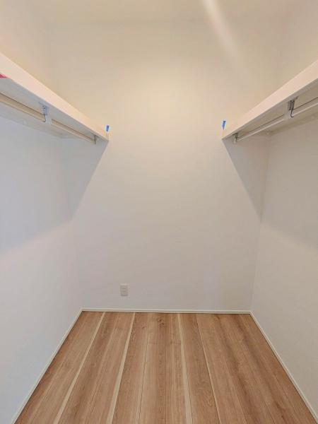 【2号棟】栄区新築戸建　WIC　納戸　南面バルコニー
