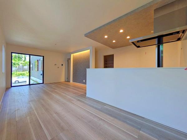 【2号棟】栄区新築戸建　WIC　納戸　南面バルコニー