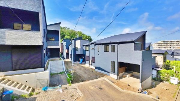 【3号棟】栄区新築戸建　LDK18帖　吹抜け　3台駐車可