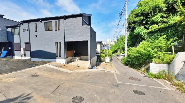 【5号棟】栄区新築戸建　ビルトイン車庫　納戸