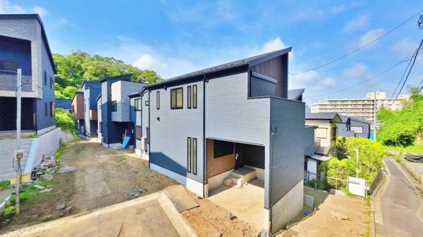 【6号棟】栄区新築戸建　リビング階段　納戸