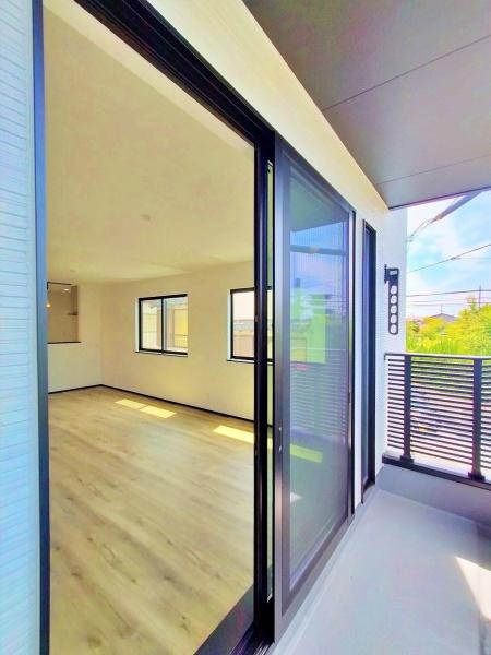 【3号棟】茅ヶ崎市新築戸建　LDK18帖　リビング階段