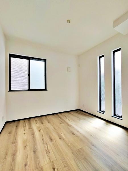 【3号棟】茅ヶ崎市新築戸建　LDK18帖　リビング階段