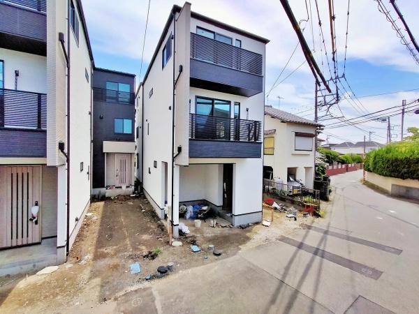 【3号棟】茅ヶ崎市新築戸建　LDK18帖　リビング階段